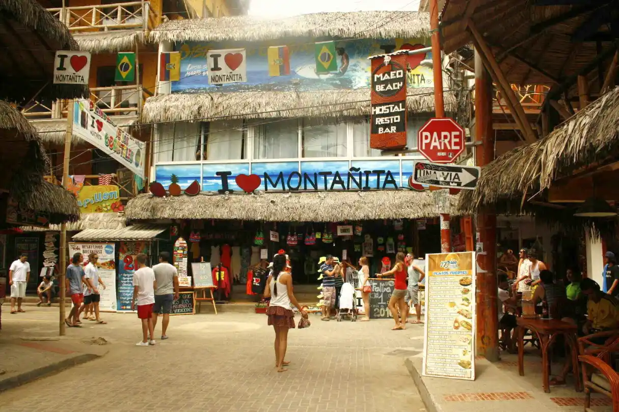 Pazifikküste Ecuadors bei Montañita – von Juni bis September ziehen hier Buckelwale vorbei
